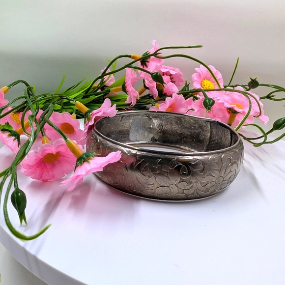 Gorgeous Engraved Sterling Silver Plated Vintage Bangle Bracelet - Picture 2 of 4